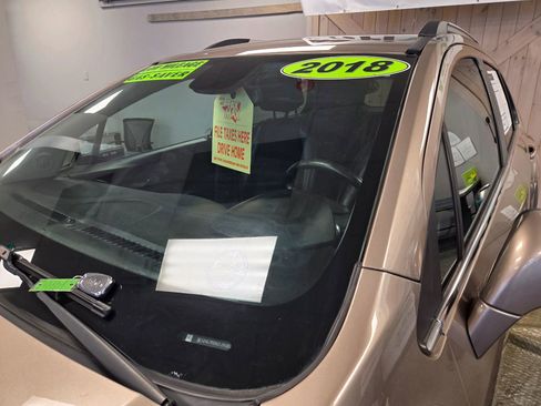 Used 2018 Chevrolet Trax LT w/ Sun & Sound Package image 9