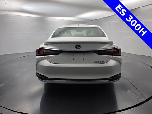 Used 2025 Lexus ES 300h w/ Premium Package image 5