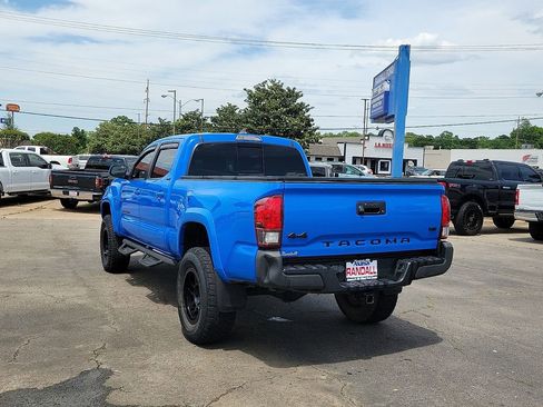 Used 2021 Toyota Tacoma SR5 AWD/4WD image 4