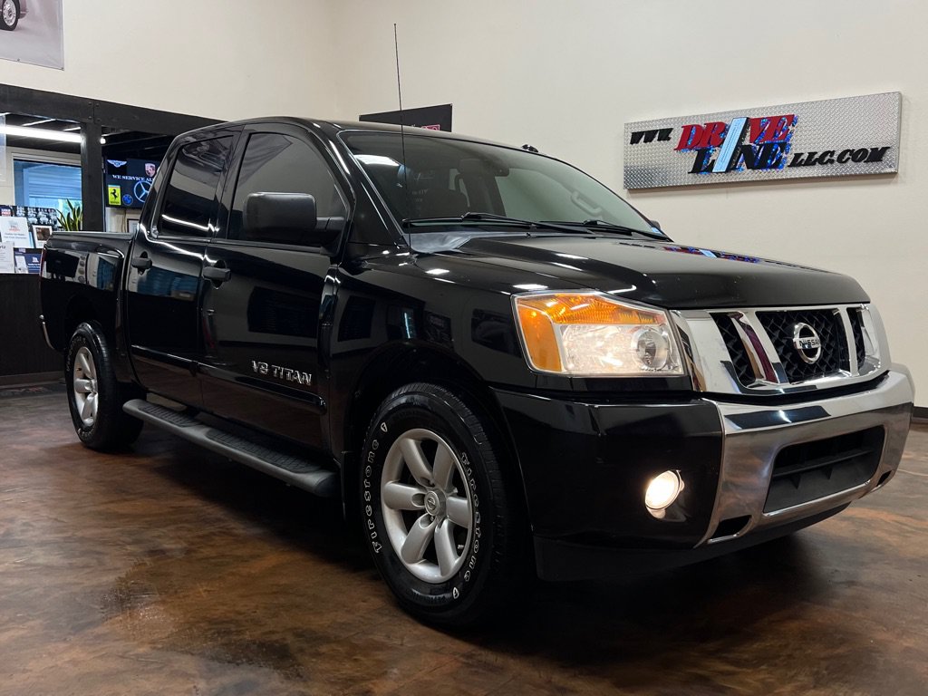 Used 2014 Nissan Titan SV w/ SV Value Truck Package RWD image 3