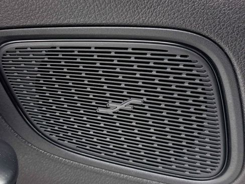 Used 2025 Mercedes-Benz GLC 300 4MATIC image 6