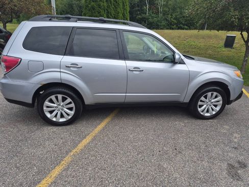 Used 2013 Subaru Forester 2.5X Limited AWD/4WD image 5