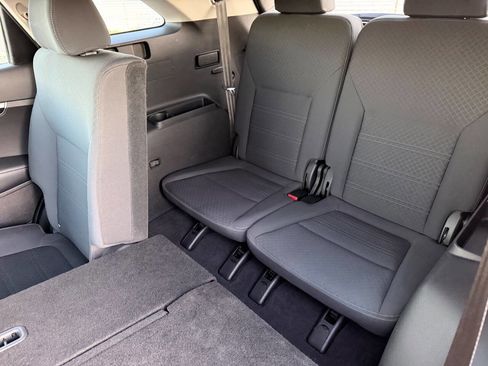 Used 2018 Kia Sorento FWD V6 image 16