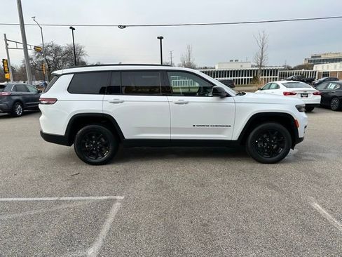New 2025 Jeep Grand Cherokee Altitude image 5
