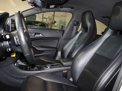 Used 2014 Mercedes-Benz CLA 250 image 19