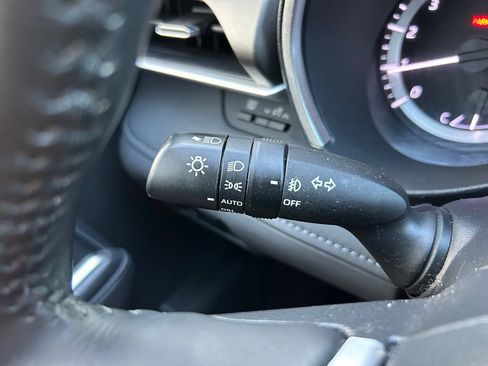 Used 2023 Toyota Highlander XLE FWD image 24