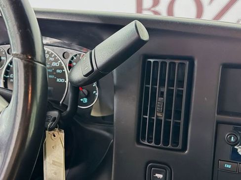 Used 2017 GMC Savana 2500 Extended RWD image 18