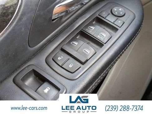 Used 2016 Chrysler Town & Country Touring image 19