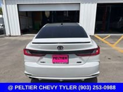 Used 2025 Toyota Camry XSE FWD image 4