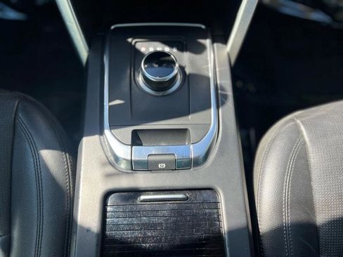 Used 2018 Land Rover Discovery Sport HSE image 19