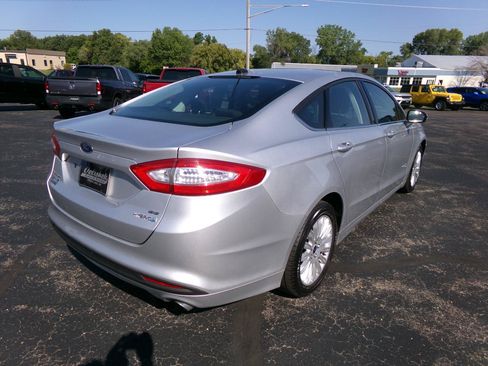 Used 2014 Ford Fusion SE FWD image 9