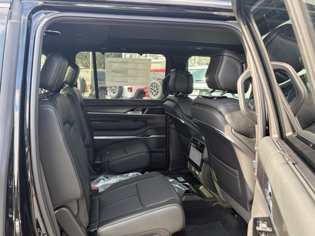 New 2026 Jeep Grand Wagoneer Summit AWD/4WD image 30
