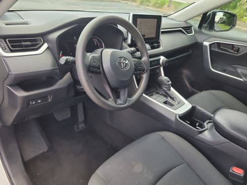 Used 2025 Toyota RAV4 LE AWD/4WD image 19