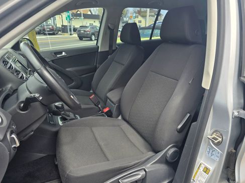 Used 2018 Volkswagen Tiguan Limited w/ Premium Package AWD/4WD image 12