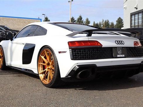 Used 2021 Audi R8 V10 w/ Premium Package image 3