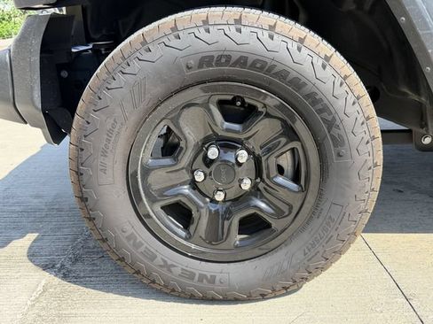 Used 2025 Jeep Wrangler Sport AWD/4WD image 9