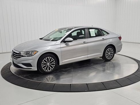 Used 2019 Volkswagen Jetta SE w/ Cold Weather Package FWD image 1