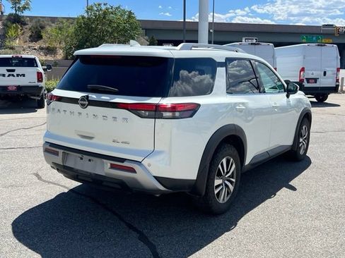 Used 2024 Nissan Pathfinder SL AWD/4WD image 7