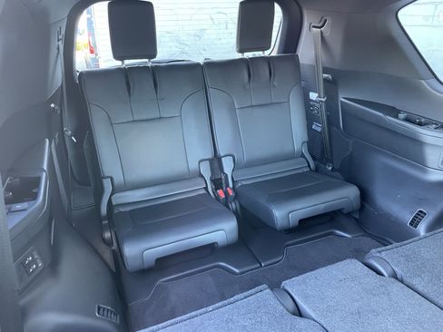 Used 2024 Lexus LX 600 4WD w/ Luxury Package image 33