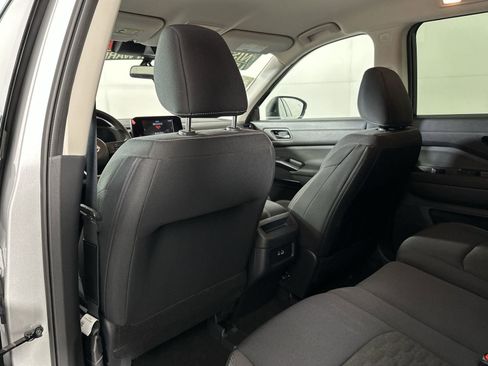 Used 2024 Nissan Pathfinder S FWD image 23