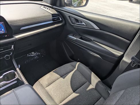 Used 2024 Chevrolet Traverse LT AWD/4WD image 15