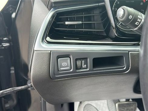 Used 2022 Cadillac XT6 Sport image 16