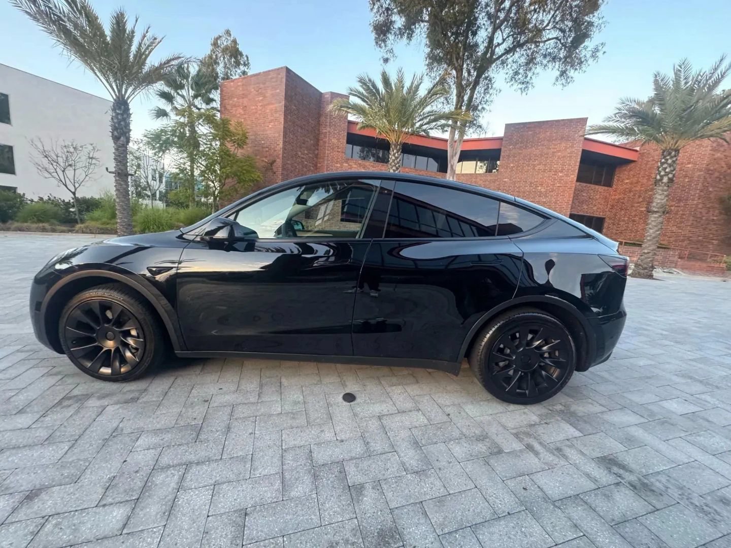 Used 2024 Tesla Model Y Long Range AWD/4WD image 5