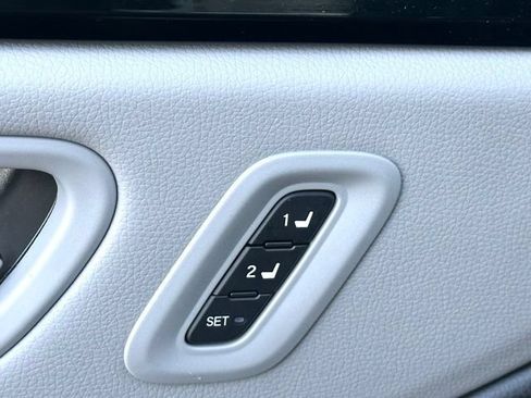 Used 2025 Honda Pilot Touring image 29