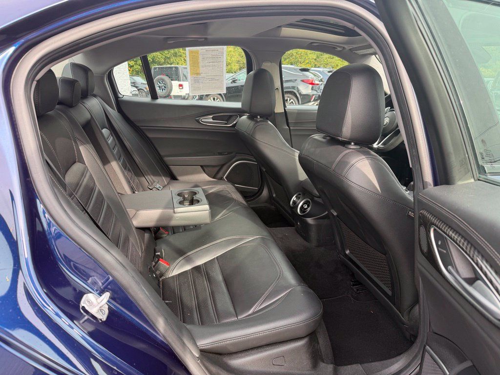 Used 2019 Alfa Romeo Giulia Ti AWD/4WD image 12
