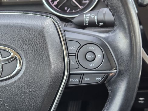 Used 2019 Toyota Camry XLE image 32