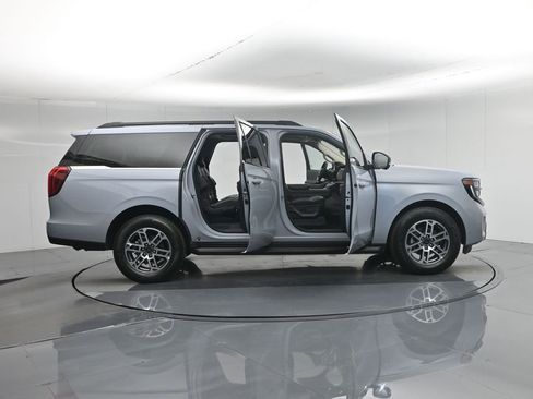 Used 2025 Ford Expedition Max Active RWD image 4