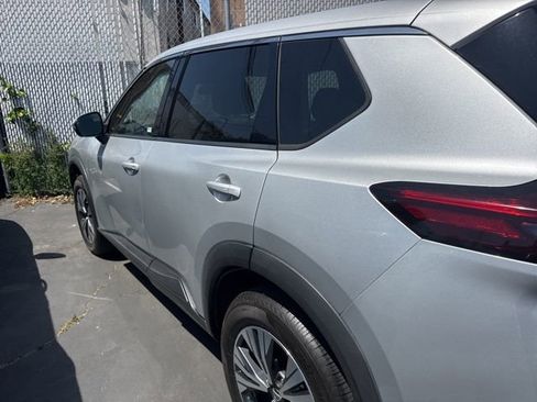 Certified 2021 Nissan Rogue SV FWD image 3