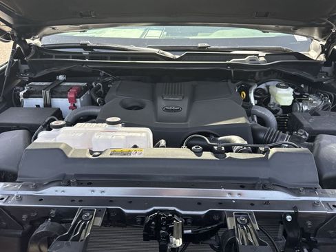 Used 2025 Toyota Tundra SR5 w/ Advanced Technology Package image 32