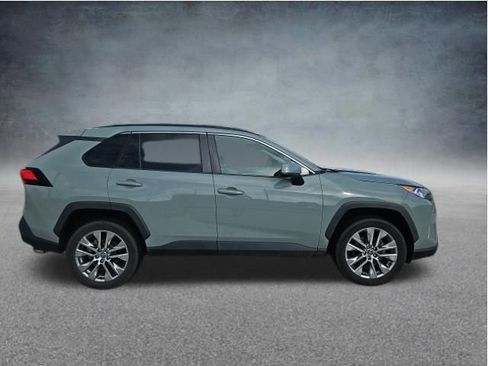Used 2021 Toyota RAV4 XLE Premium FWD image 9
