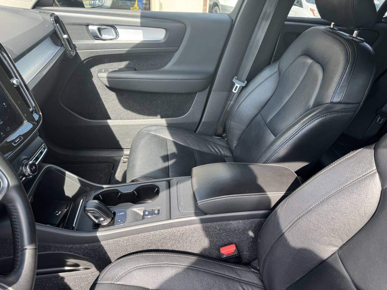Used 2020 Volvo XC40 T5 Momentum AWD/4WD image 30