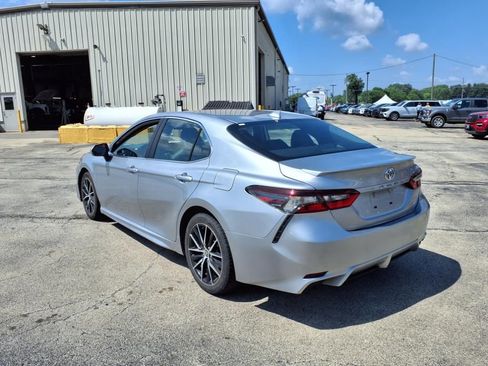 Used 2023 Toyota Camry SE image 5