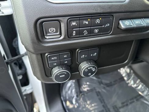 Used 2022 Chevrolet Suburban High Country AWD/4WD image 22
