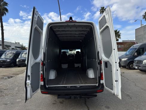 Used 2024 Mercedes-Benz Sprinter 2500 image 13
