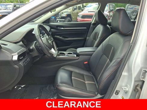 Used 2024 Nissan Altima 2.5 SR FWD image 14