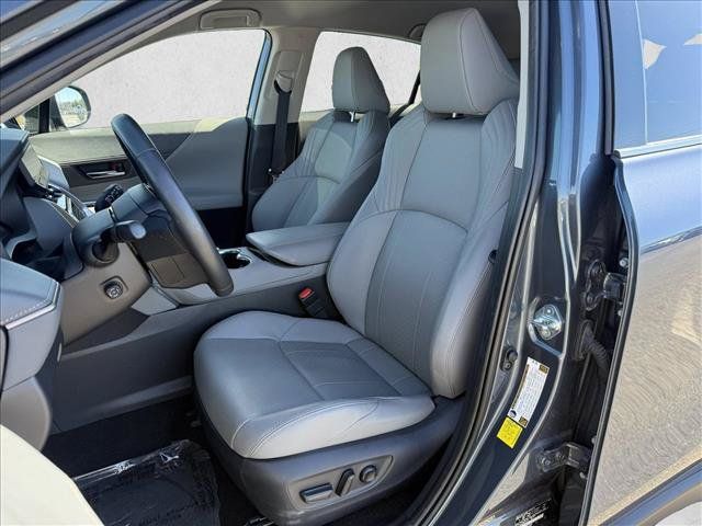 Used 2024 Toyota Venza Limited AWD/4WD image 11