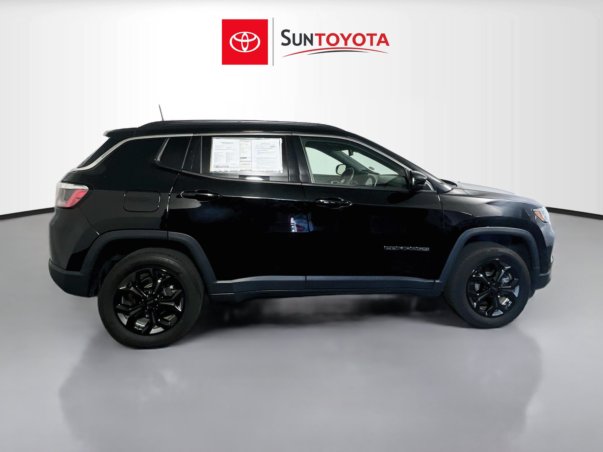 Used 2024 Jeep Compass Latitude AWD/4WD image 2
