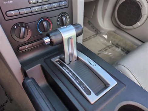 Used 2007 Ford Mustang Deluxe image 12