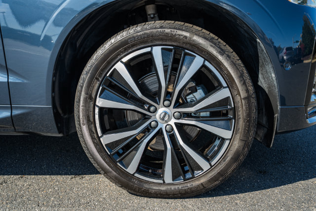 Certified 2024 Volvo XC60 B5 Plus AWD/4WD image 13