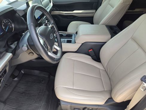 Used 2024 Ford Expedition XLT RWD image 11