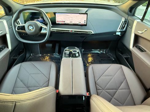 Used 2026 BMW iX xDrive60 image 33