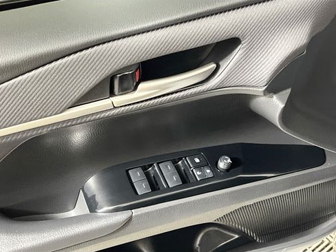 Used 2025 Toyota Camry SE FWD image 17