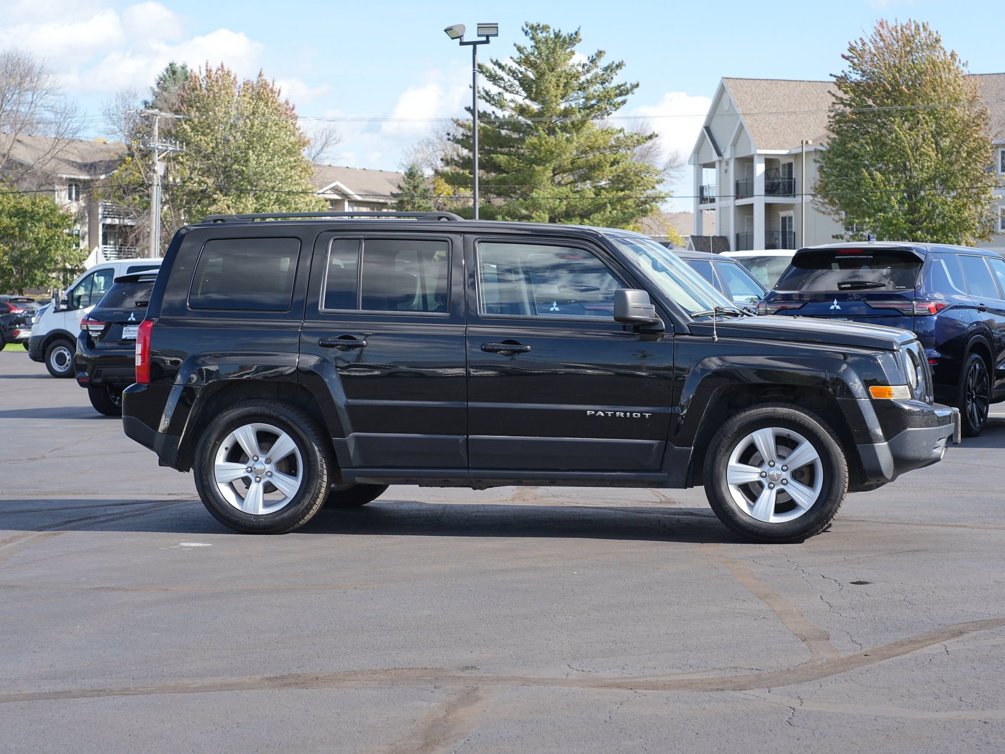 Used 2016 Jeep Patriot Latitude FWD image 2