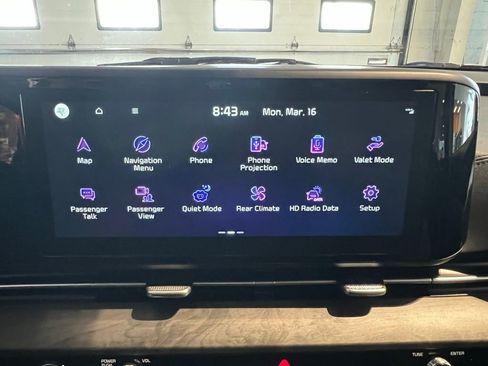 Used 2024 Kia Carnival EX image 23