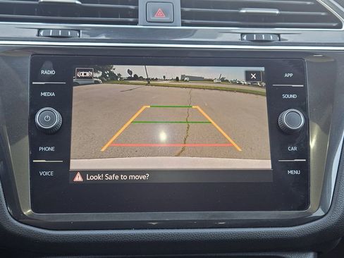 Used 2022 Volkswagen Tiguan SE w/ Panoramic Sunroof Package FWD image 14
