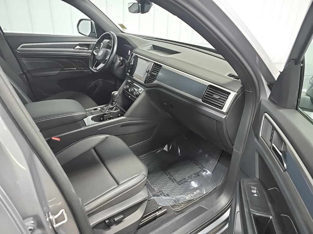 Used 2020 Volkswagen Atlas Cross Sport SEL FWD image 16